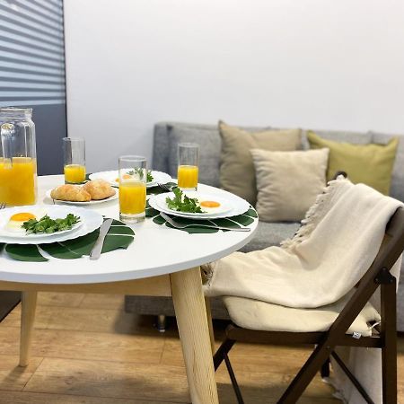 אלמטי Студия В Стиле Loft В Центре Города מראה חיצוני תמונה
