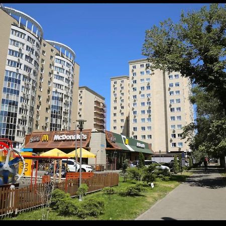אלמטי Студия В Стиле Loft В Центре Города מראה חיצוני תמונה